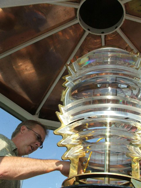 images/2007_Fresnel_Lens/Lens & copper roof.jpg